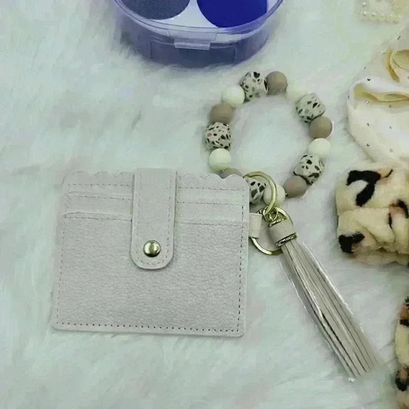 Woman’s Accessories Bundle Package - Picture 3 of 7